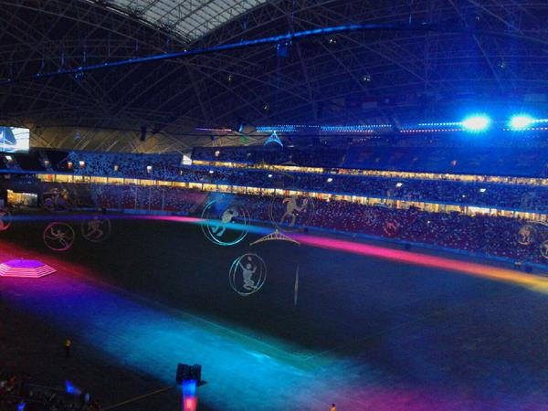 Hình ảnh SVĐ quốc gia Singapore đầy sắc màu trước giờ bế mạc (Ảnh: MSportsnet) Hình ảnh SVĐ quốc gia Singapore đầy sắc màu trước giờ bế mạc (Ảnh: MSportsnet)