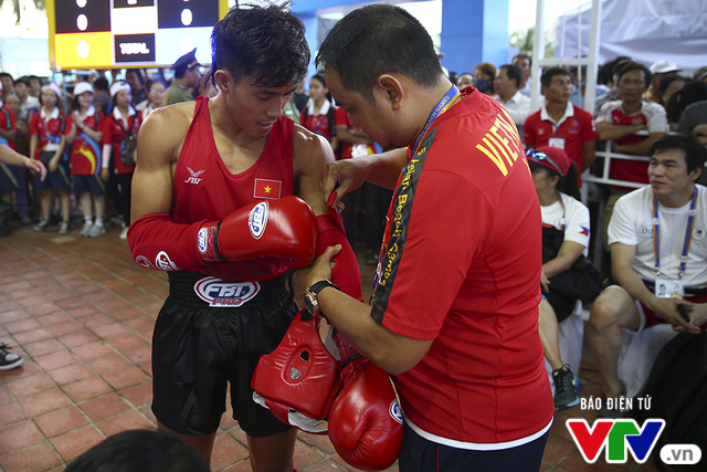 ABG 2016: Độc cô cầu bại Nguyễn Trần Duy Nhất ngạo nghễ trên sàn đấu Muay Thái - Ảnh 1.