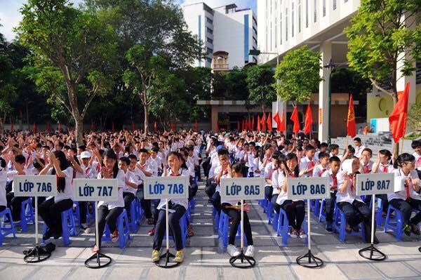 Học sinh Thủ đô náo nức trong Lễ Khai giảng năm học mới - Ảnh 2.