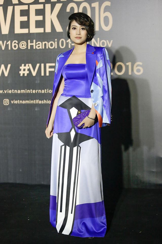 MC Phí Linh cá tính, đầy biến hóa tại Vietnam International Fashion Week - Ảnh 3.