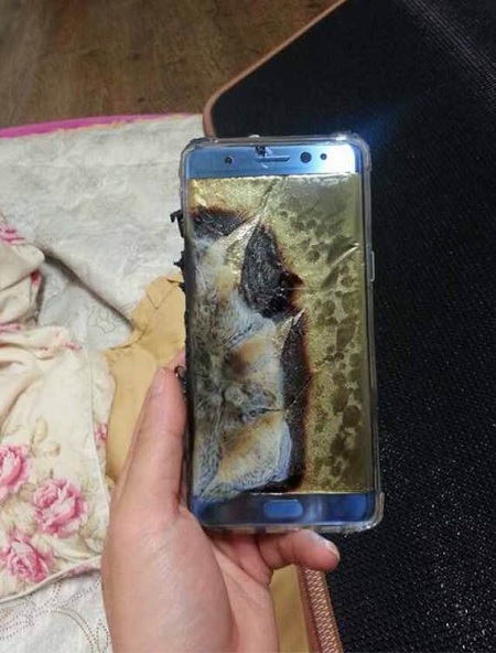 Galaxy Note 7 bất ngờ nổ tung khi đang sạc - Ảnh 3.