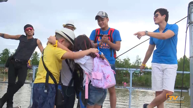 Á hậu Hoàng Oanh phân thân tham gia Hoán đổi và Ơn giời! Cậu đây rồi! - Ảnh 1.