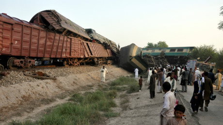 Pakistan: Hai tàu hỏa đâm nhau, 156 người thương vong - Ảnh 1.