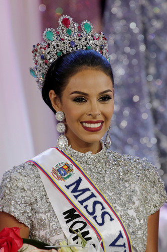 Nhan sắc xinh đẹp của Hoa hậu Hoàn vũ Venezuela 2016 - Ảnh 6.