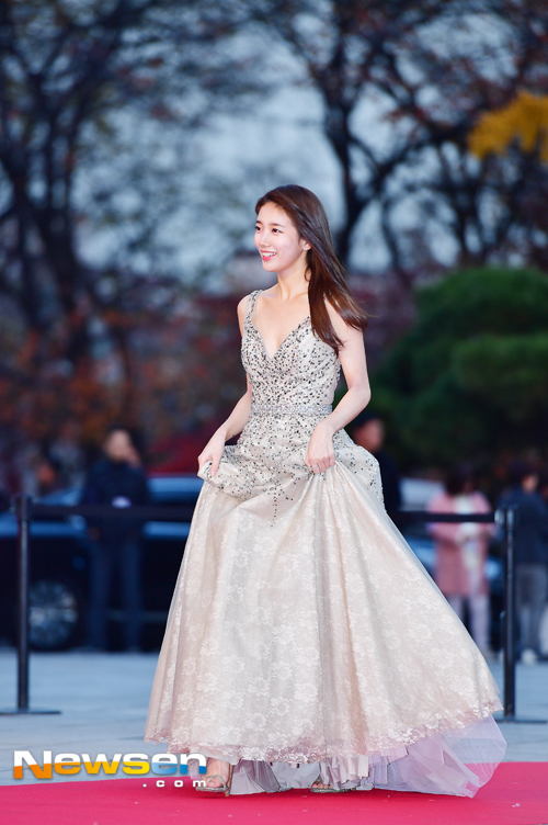 Suzy, Yoona đọ sắc với váy bồng công chúa - Ảnh 1.