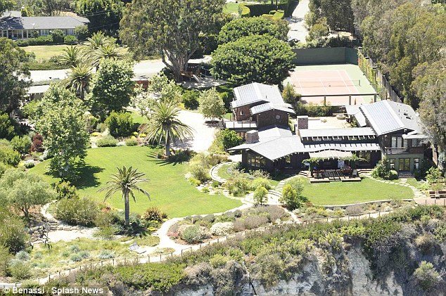 Toàn cảnh dinh thự 7 triệu USD của Julia Roberts ở Malibu - Ảnh 2.