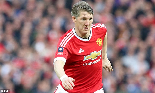 Schweinsteiger được tập luyện cùng đội một MU: Trở lại...để chuẩn bị ra đi ?! - Ảnh 2.