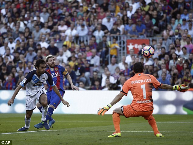 VIDEO, Barcelona 4-0 Deportivo: Messi ghi dấu ấn ngày trở lại! - Ảnh 2.