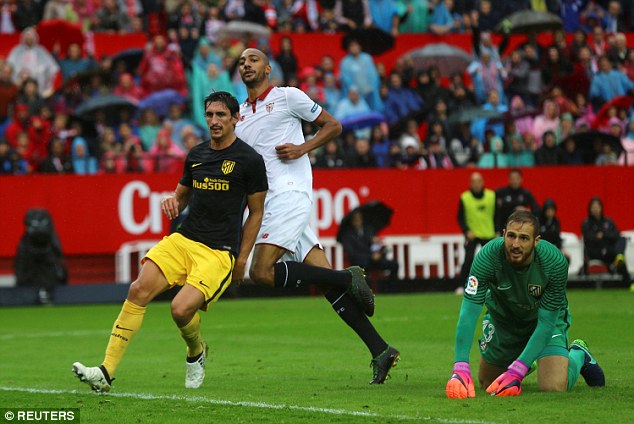 VIDEO, Sevilla 1-0 Atl Madrid: Thất bại đầu tiên - Ảnh 1.