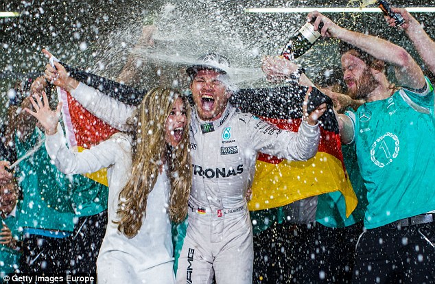 Lewis Hamilton nguy cơ mất 30 triệu Bảng vì âm mưu cướp ngôi vô địch F1 - Ảnh 1.