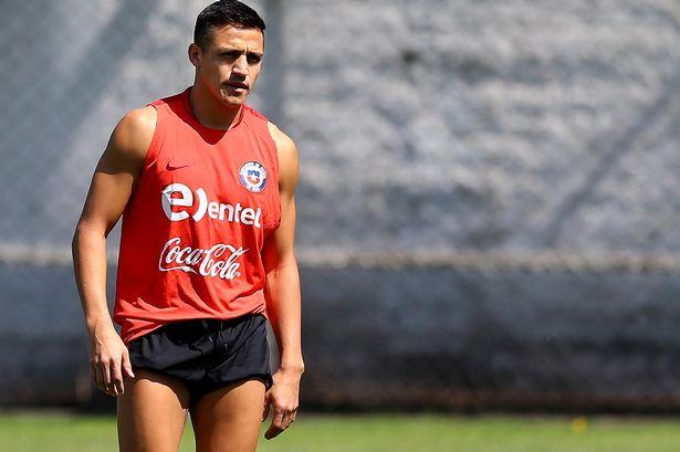 Alexis Sanchez chấn thương, ĐT Chile và Arsenal hồi hộp chờ tin! - Ảnh 1.