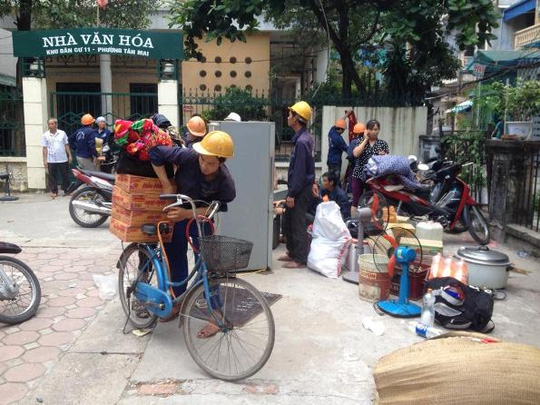 Hà Nội: Cháy lớn tại khu lán trại công nhân - Ảnh 4.