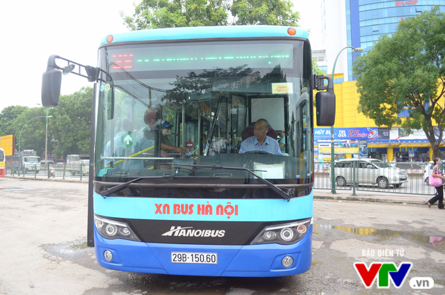 Tuyến xe bus nhanh BRT đầu tiên ở Hà Nội: Mới chỉ là xe bus ưu tiên - Ảnh 3.