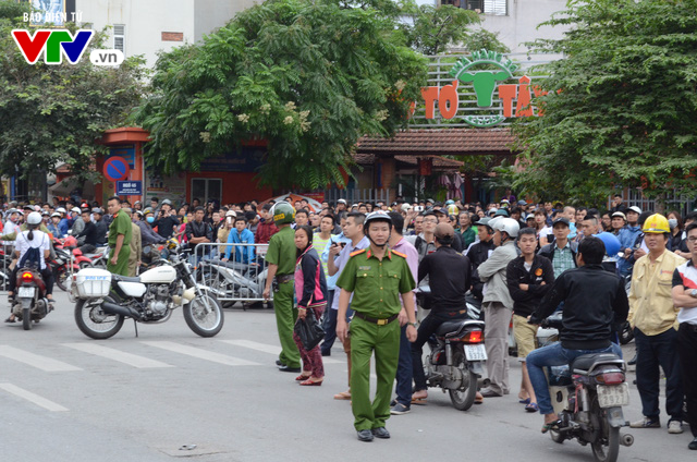 Cháy lớn tại Trần Thái Tông, nhiều người bị kẹt - Ảnh 14.