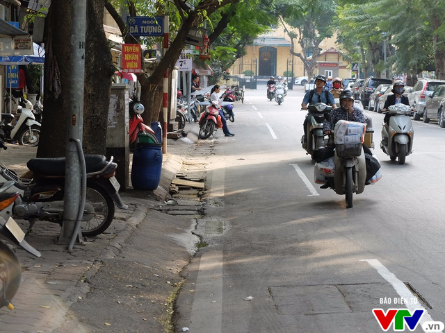 Hà Nội chính thức thí điểm đỗ xe theo ngày chẵn, lẻ trên phố Dã Tượng - Ảnh 3.