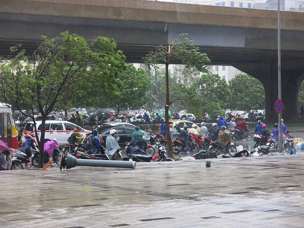 Hà Nội huy động toàn lực phòng chống bão số 7 - Ảnh 2.