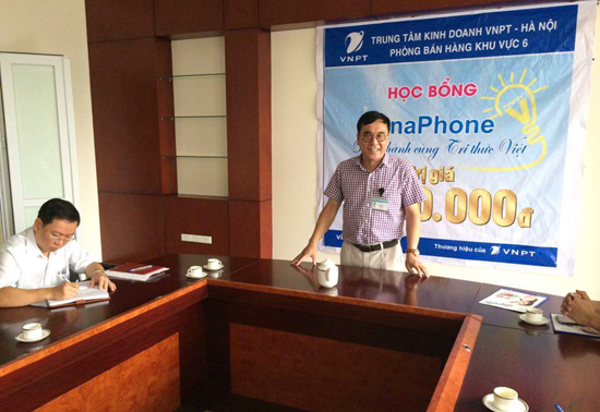 Sinh viên trường Cao đẳng Truyền hình nhận học bổng “Vinaphone - Đồng hành cùng tri thức Việt” - Ảnh 2.