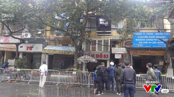 Cháy lớn tại phố Phùng Hưng, Hà Nội: Cơ bản đã được khống chế - Ảnh 1.