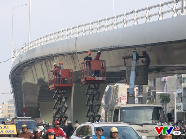 Cầu vượt Ô Đông Mác - Nguyễn Khoái chuẩn bị thông xe - Ảnh 6.