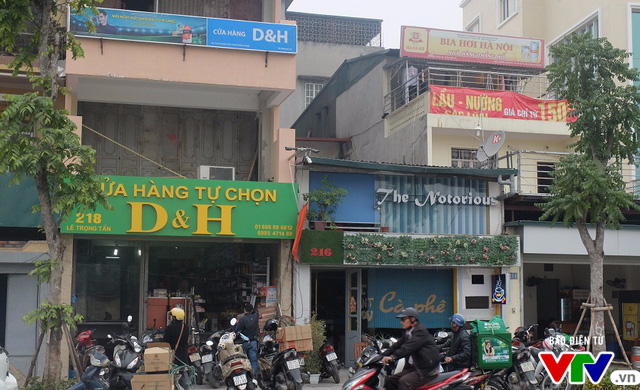 Cận cảnh phố Lê Trọng Tấn khi bỏ dần đồng phục biển hiệu - Ảnh 4.