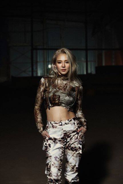 Fan đứng ngồi không yên khi SM tung teaser solo của Hyoyeon (SNSD) - Ảnh 2.