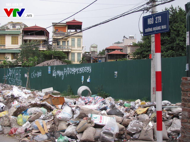 Hà Nội: Rác thải tràn ngập trên địa bàn phường Mai Động - Ảnh 4.