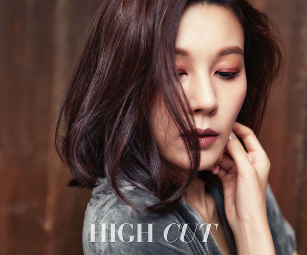 Kim Ha Neul lạnh lùng diện đồ hiệu - Ảnh 3.