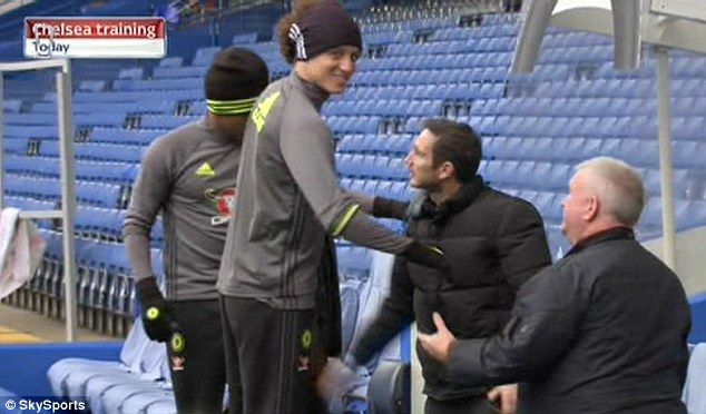 Lampard hoãn ngày trở lại Chelsea - Ảnh 1.