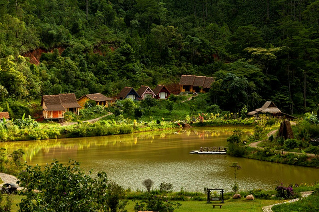 Bốn ngôi làng đẹp như cổ tích ở Việt Nam - Ảnh 1.