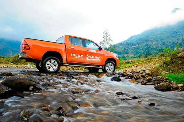 Toyota Hilux 2017 sắp ra mắt tại Việt Nam - Ảnh 1.