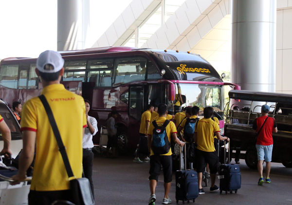 ĐT Việt Nam đã đến Yangon, chính thức bước vào chiến dịch AFF Suzuki Cup 2016 - Ảnh 1.