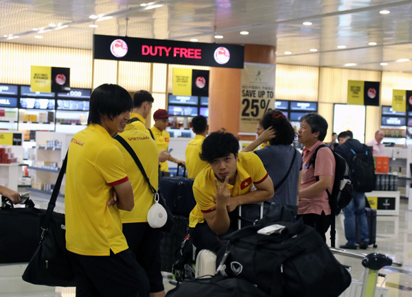 ĐT Việt Nam đã đến Yangon, chính thức bước vào chiến dịch AFF Suzuki Cup 2016 - Ảnh 3.