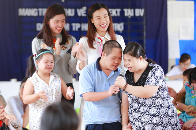 Á hậu Hoàng Oanh, Thuỳ Dung mang trung thu về với trẻ khuyết tật Tây Ninh - Ảnh 2.