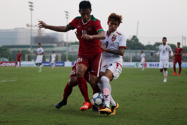 U19 Thái Lan nhọc nhằn thắng Lào trong ngày ra quân - Ảnh 2.