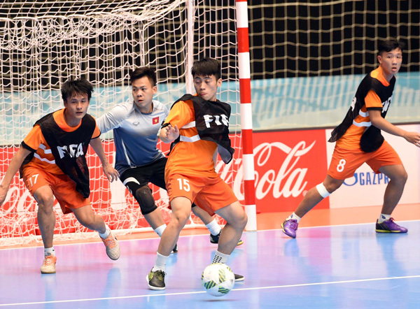 Tuyển Futsal Việt Nam đã có mặt tại Medellin sau hơn nửa ngày di chuyển - Ảnh 3.