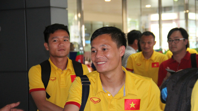 ĐT Việt Nam về đến TPHCM, sẵn sàng cho bán kết AFF Cup 2016 - Ảnh 3.