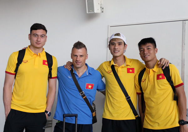 ĐT Việt Nam đã đến Yangon, chính thức bước vào chiến dịch AFF Suzuki Cup 2016 - Ảnh 6.