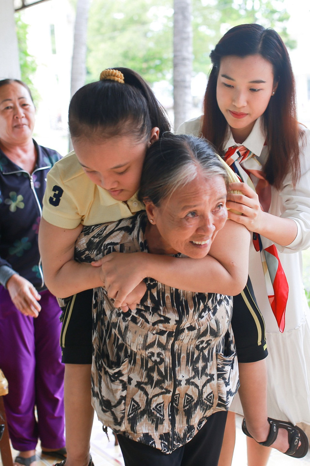 Á hậu Hoàng Oanh, Thuỳ Dung mang trung thu về với trẻ khuyết tật Tây Ninh - Ảnh 5.