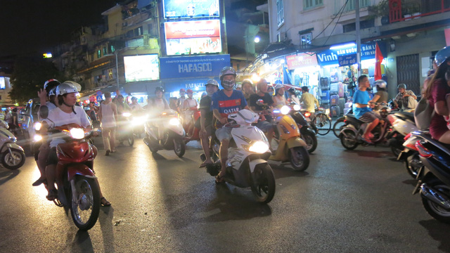 Ngày đầu tiên trên phố đi bộ quanh hồ Hoàn Kiếm - Ảnh 6.