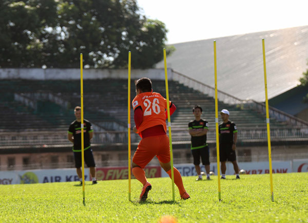 Buổi tập thứ hai của ĐT Việt Nam tại Yangon: Tuấn Anh vẫn ở chế độ chờ - Ảnh 7.