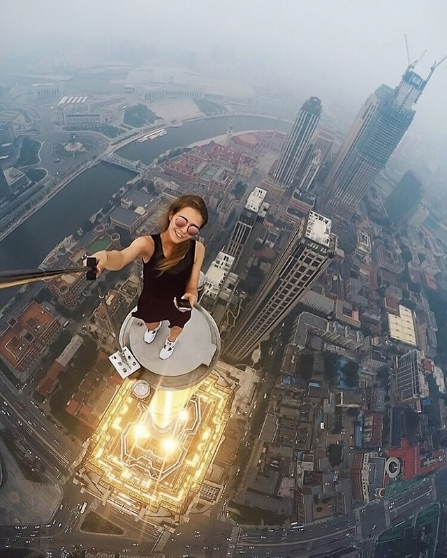 Ngỡ ngàng với những bức ảnh selfie đỉnh nhất đầu năm 2016 - Ảnh 1.