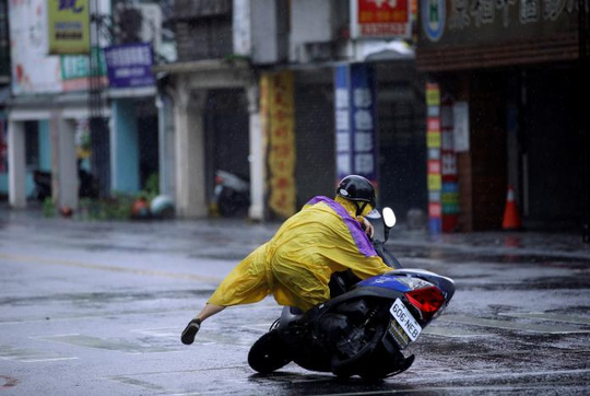 Đài Loan (Trung Quốc): Bão Megi khiến 4 người thiệt mạng, hơn 250 người bị thương - Ảnh 1.