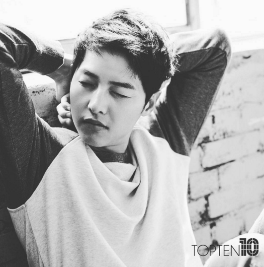 Song Joong Ki đẹp lung linh dù chỉ trong ảnh hậu trường - Ảnh 1.