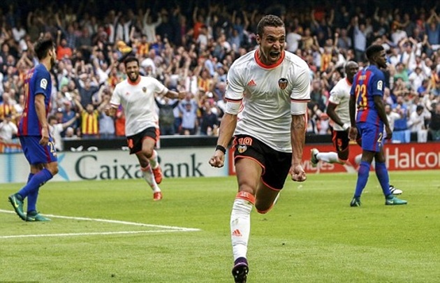 Vòng 9 La Liga: Valencia 2 - 3 Barcelona: Cuộc rượt đuổi nghẹt thở - Ảnh 3.