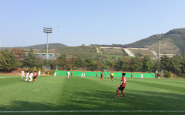 Văn Quyết tỏa sáng, ĐT Việt Nam đánh bại đại diện K.League 3-0 - Ảnh 1.