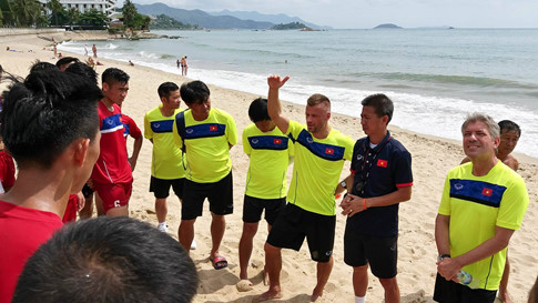 U20 Việt Nam rèn thể lực ở Nha Trang trước khi gút quân dự VCK U20 World Cup 2017 - Ảnh 1.