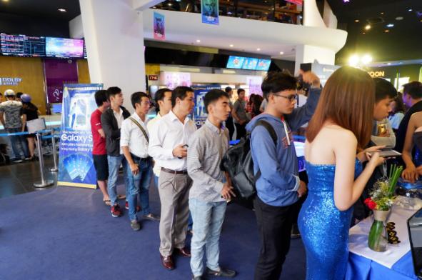 Trải nghiệm Galaxy S8 cùng Thế Giới Di Động - Ảnh 1. Trải nghiệm Galaxy S8 cùng Thế Giới Di Động - Ảnh 1.