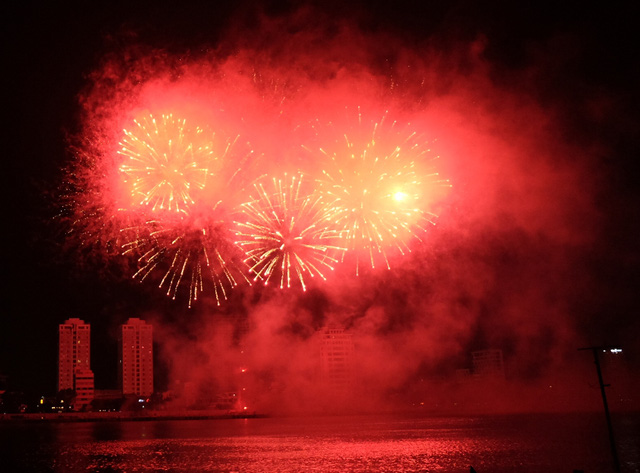 Lễ hội Pháo hoa quốc tế Đà Nẵng 2017: Mãn nhãn cuộc so tài Nhật Bản - Thụy Sĩ - Ảnh 3.