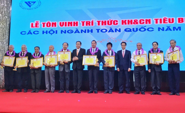 Tôn vinh trí thức khoa học công nghệ tiêu biểu 2017 - Ảnh 1.