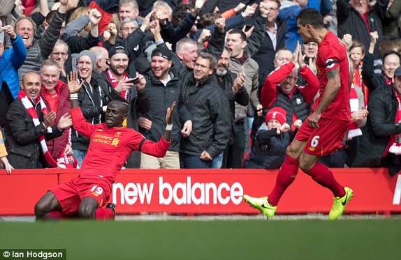 Lịch trực tiếp bóng đá Ngoại hạng Anh vòng 32: Man Utd, Liverpool quyết thắng sân khách - Ảnh 1.